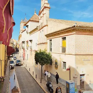 Apartamento Homeyseville- Bright At Santa Cruz 6 Pax, Parking Optional, Sevilha